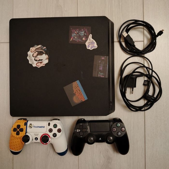 PlayStation 4 Slim 1TB + 2 геймпада + 14 игр