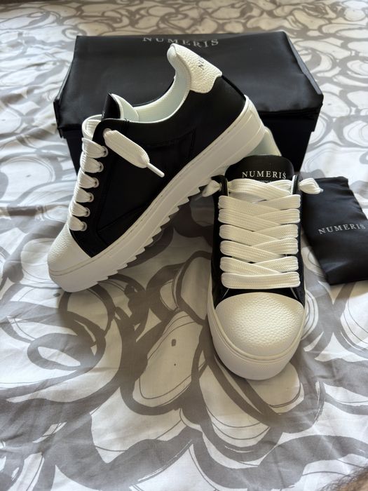 Numeris Acrylic Black Leather