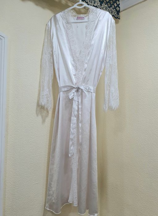 Porno: Chiroyli qiz eshakda sikiladi