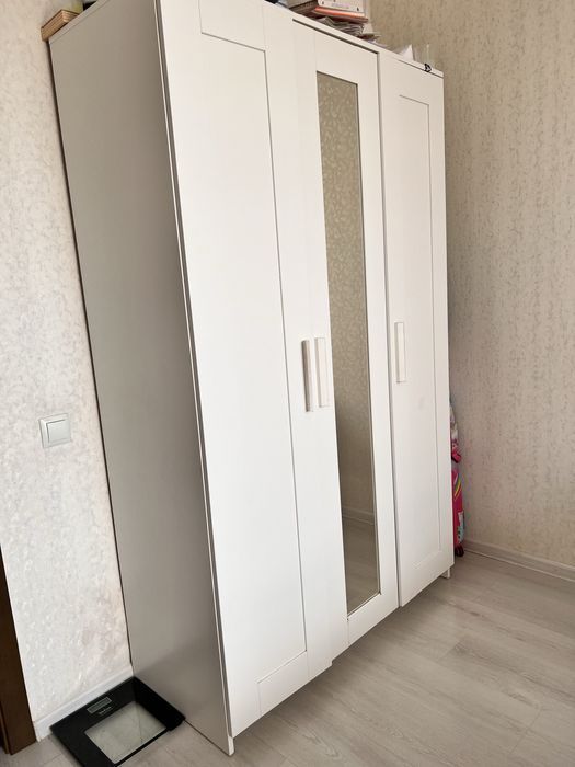 Продам шкаф трехдверный