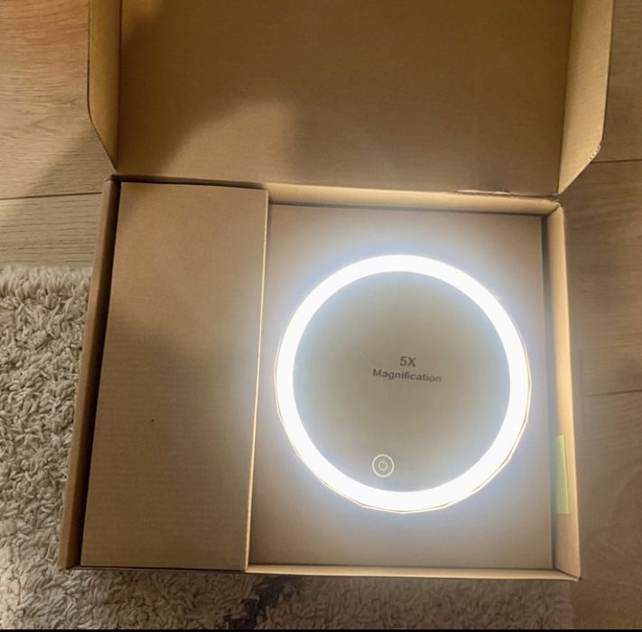 Oglindă cosmetică/machiaj cu iluminare ,încărcare USB, mărire 5x, cu lumină, rotire 360°.