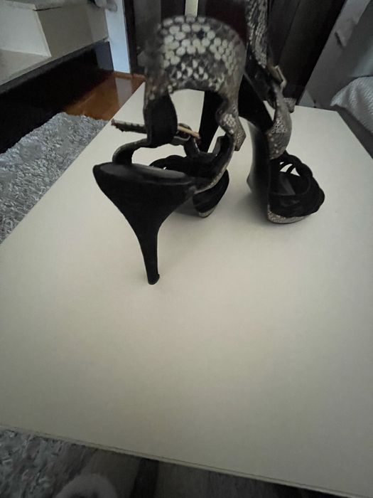 Sandale piele intoarsa negre