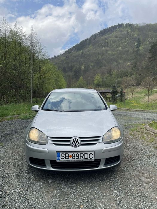Vând Golf 5 1.9 tdi