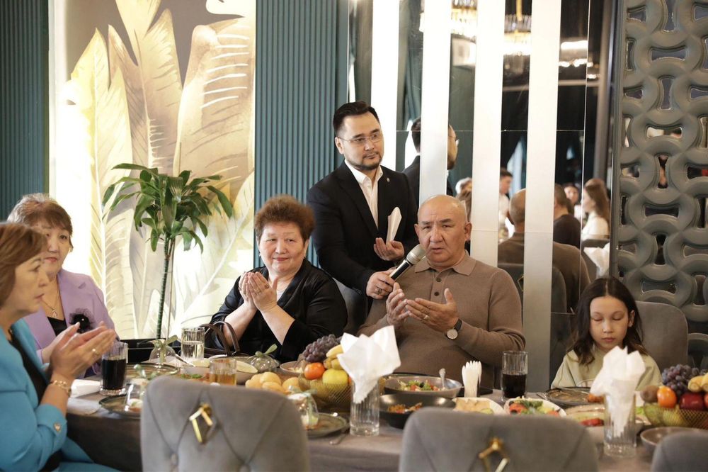 Тамада Біржан! Домбыра Баян!