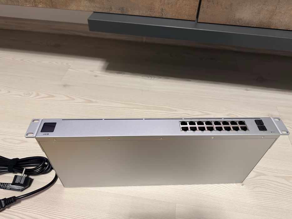 Switch Ubiquiti USW-16-PoE