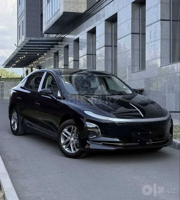 Hongqi E-QM5 500 км