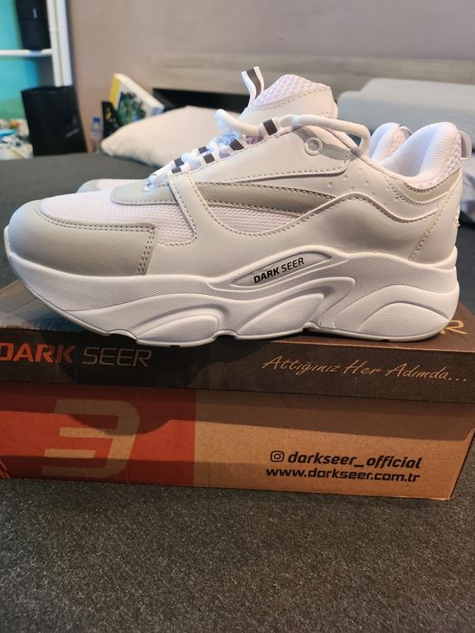 Чисто нови маратонки