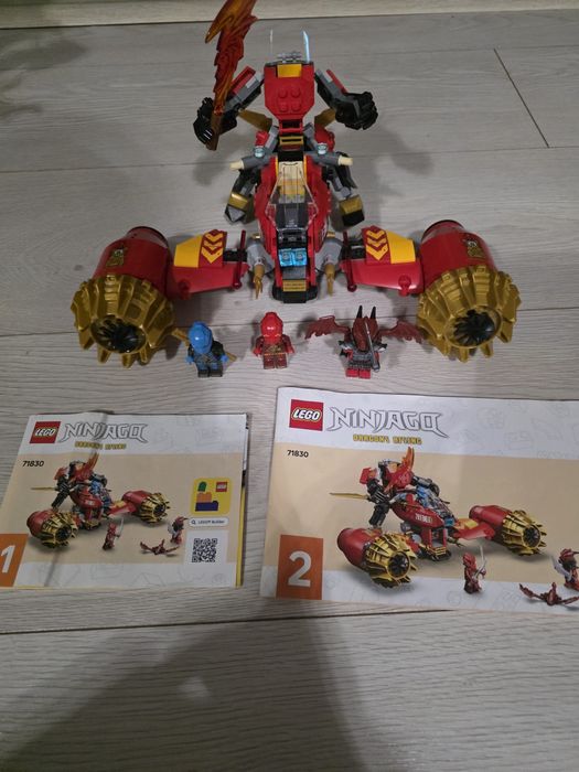 Lego Ninjago - vehiculul robot  zburator al lui Kai