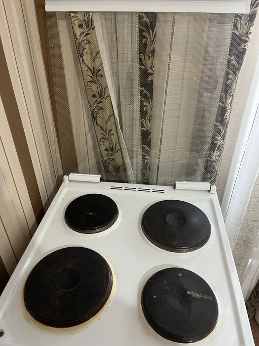 Продам Элекро плиту Б/У