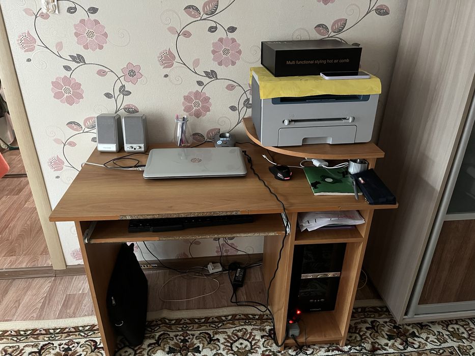 Продам компьютерный стол