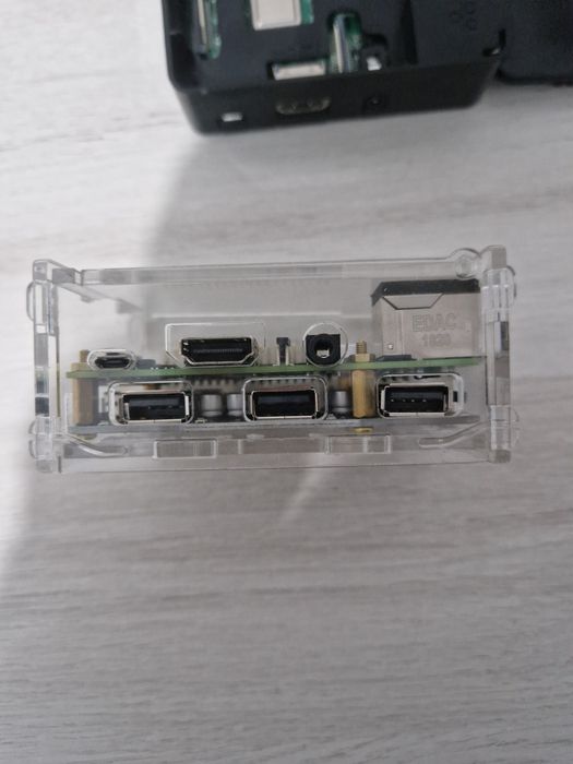 Placi programare Riotboard si raspberry pi 3