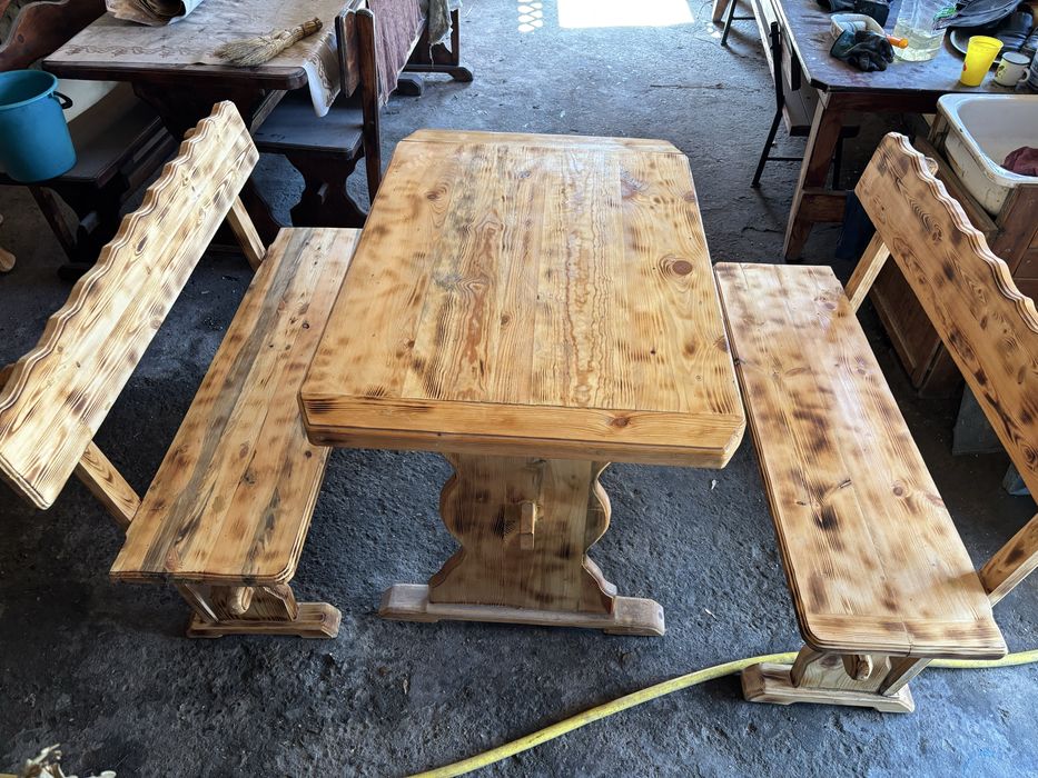 Продам стол с лавочками