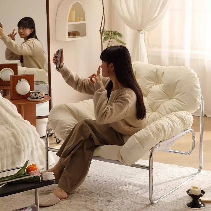 Мягкое кресло с подставкой для ног