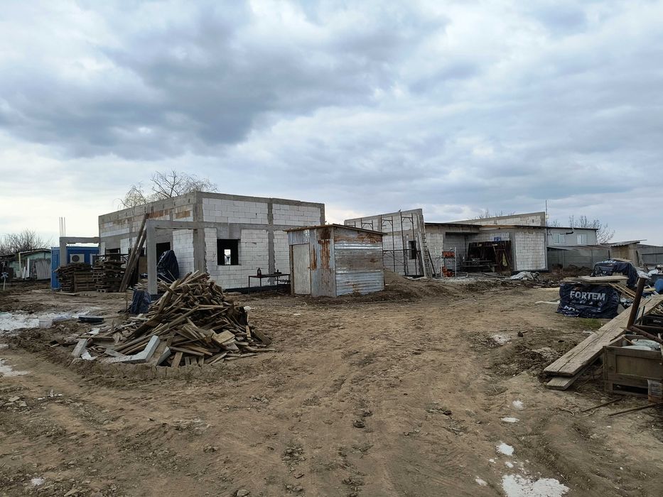 Casa parter 3 camere, 2 bai, gaze