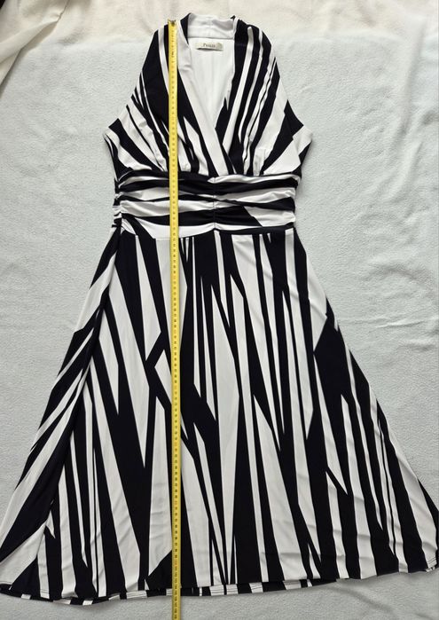 Rochie eleganta cu umerii goi