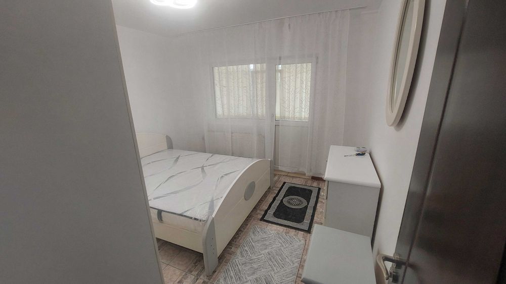 Inchiriez apartament 2 camere decomandat