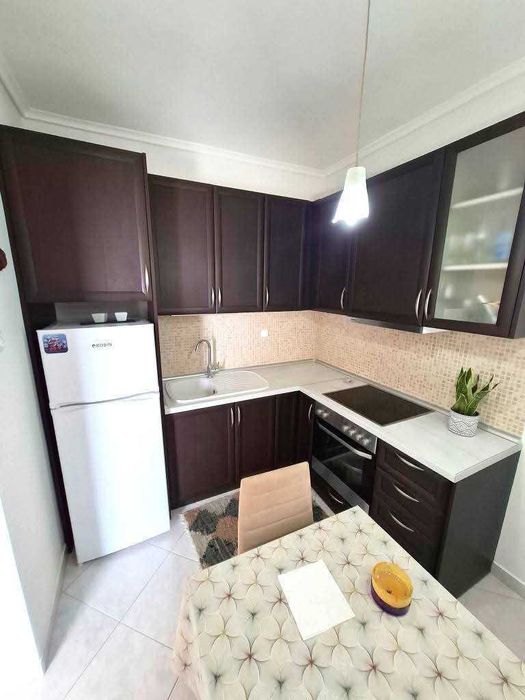 Продава прекрасна къща с площ 60 м2 и двор 220 м2 в Неа Врасна, Гърция