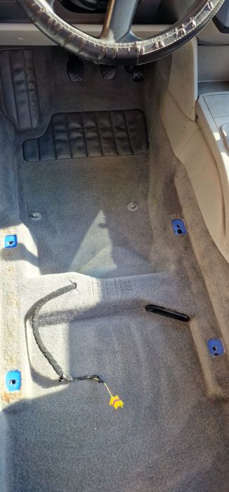 Curat și igienizez tapițerii auto