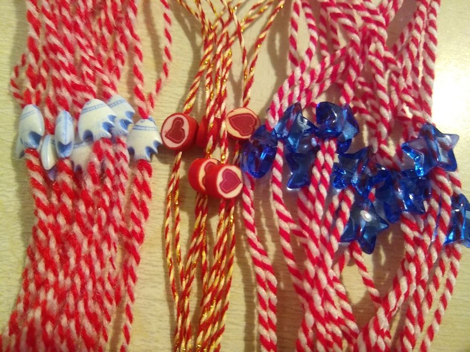 РАЗПРОДАЖБА Мартеници на снопчета (вързалки, връзки) -на едро и дребно