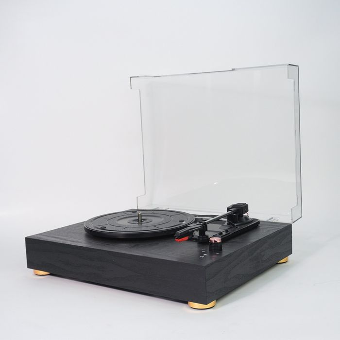 Новый виниловый проигрыватель