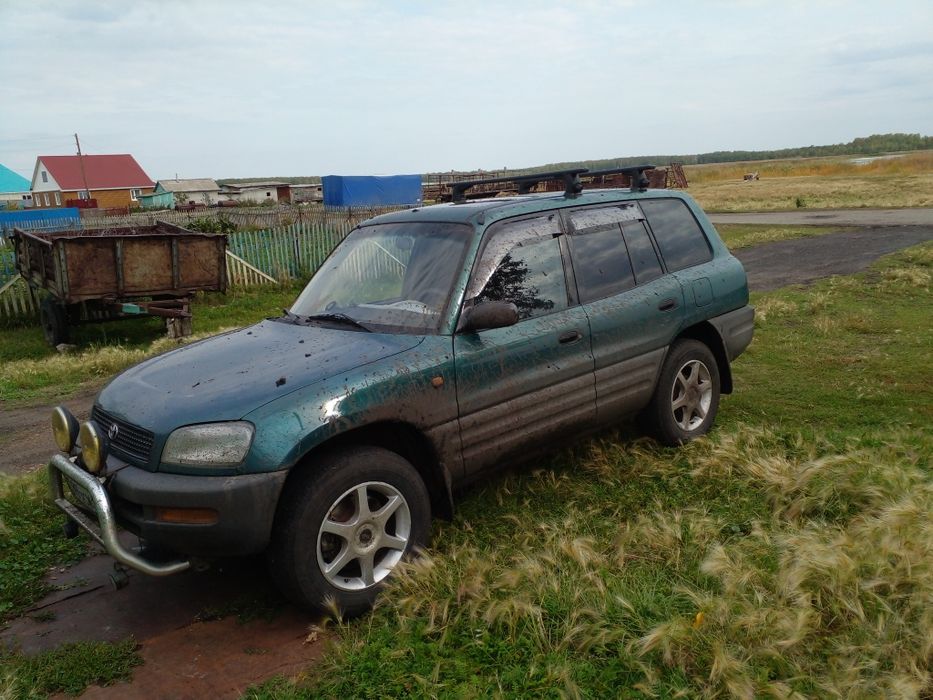 Машина Toyota RAW4