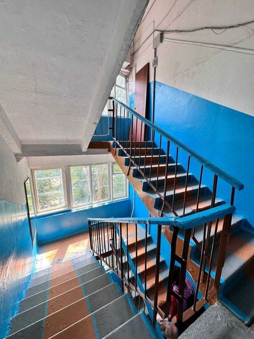 Продам 2 комнатную 8 мкр