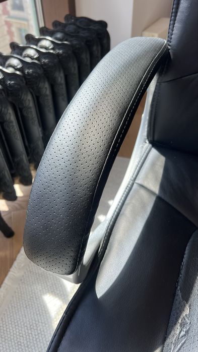 Кресло офисное черное