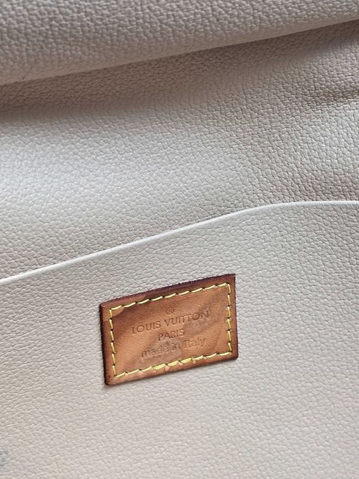 Geanta de dama Louis Vuitton pentru machiaje