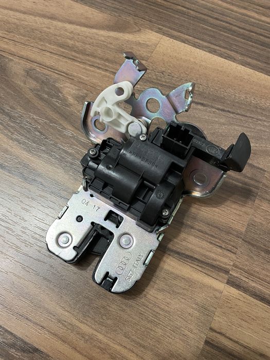 Încuietoare haion Audi Q3 8U 8R0827505A