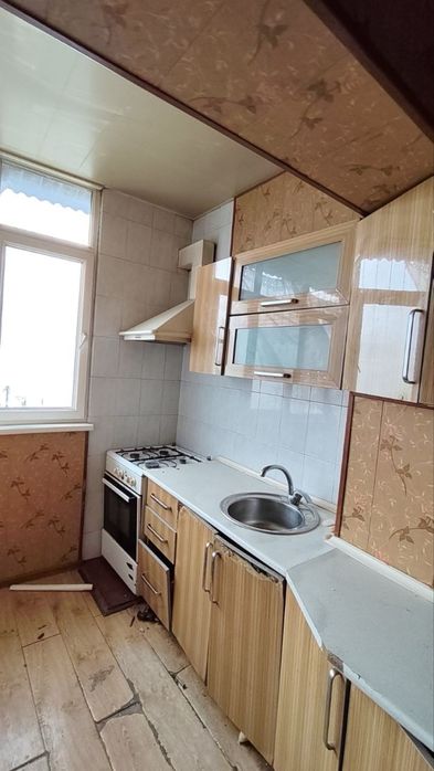 Ibinsino 2 5/4/5 balkon 2:6 srochno sotiladi yol yuzi