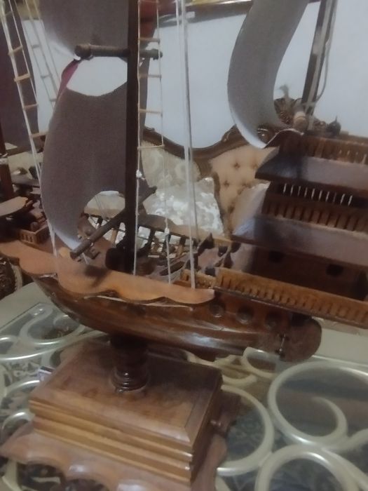 Продам недорого корабль сувенир из дерева