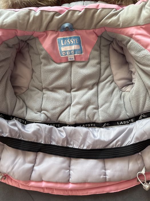 Продам куртку для девочки