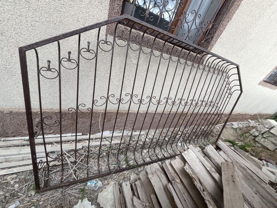 Продам металлическую кованую решетку б у.