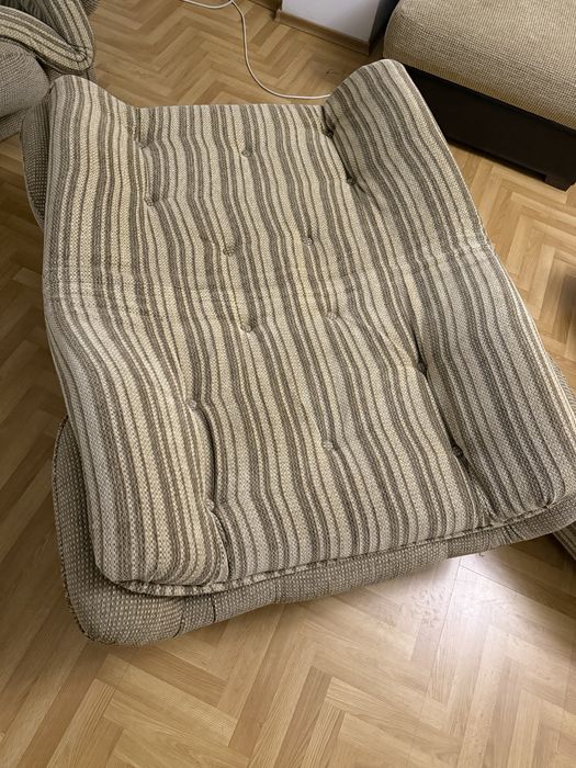 Диван с две кресла и две табуретки