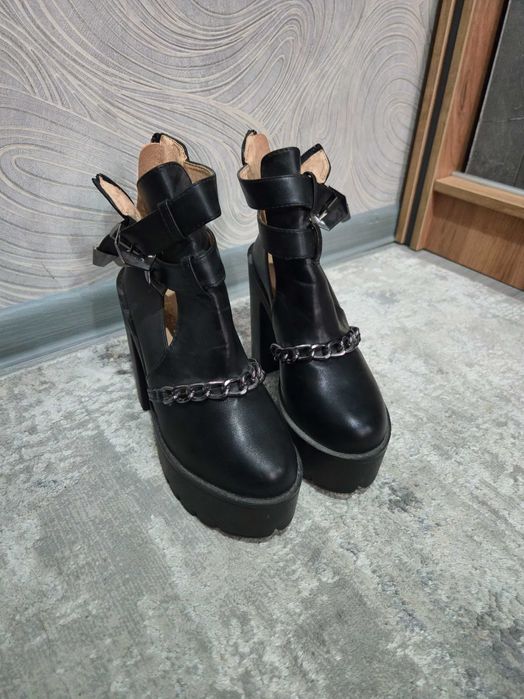 Высокая платформа батинок