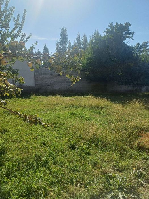 Yer sotiladi xovli yarmi 2 sotixdan 5 sotixgasha sotiladi