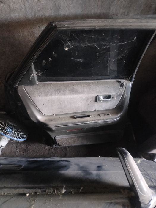 Продам двери Мазда 626 переходка