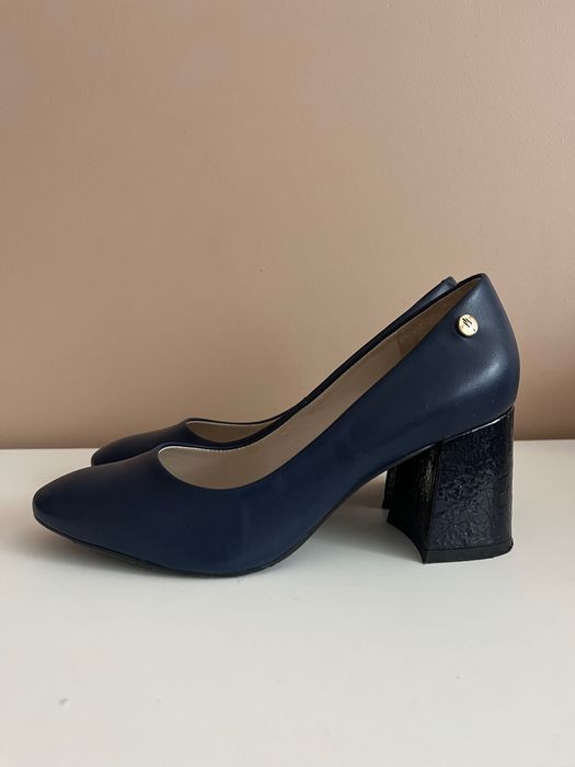 Дамски обувки с ток - син цвят