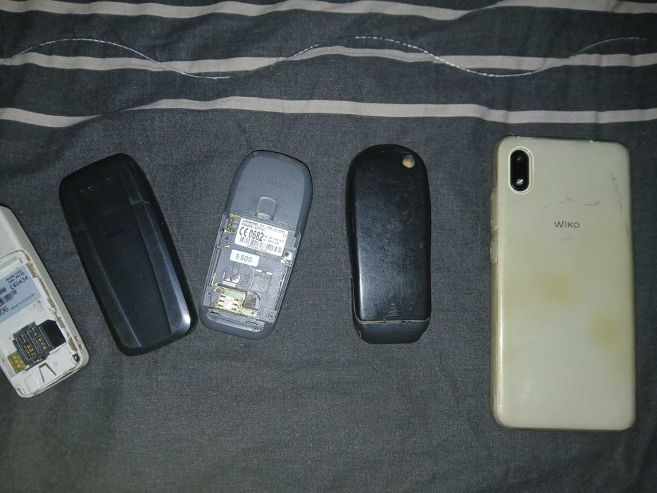 Продавам стари телефони 2 работят