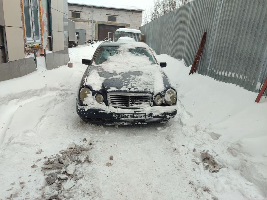 Запчасти на Мерседес W210 лупар