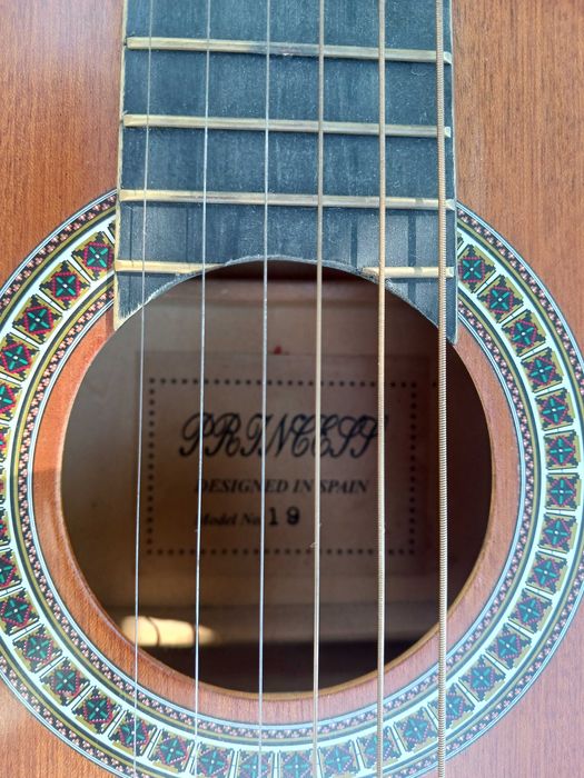 Продавам китара в добро състояние