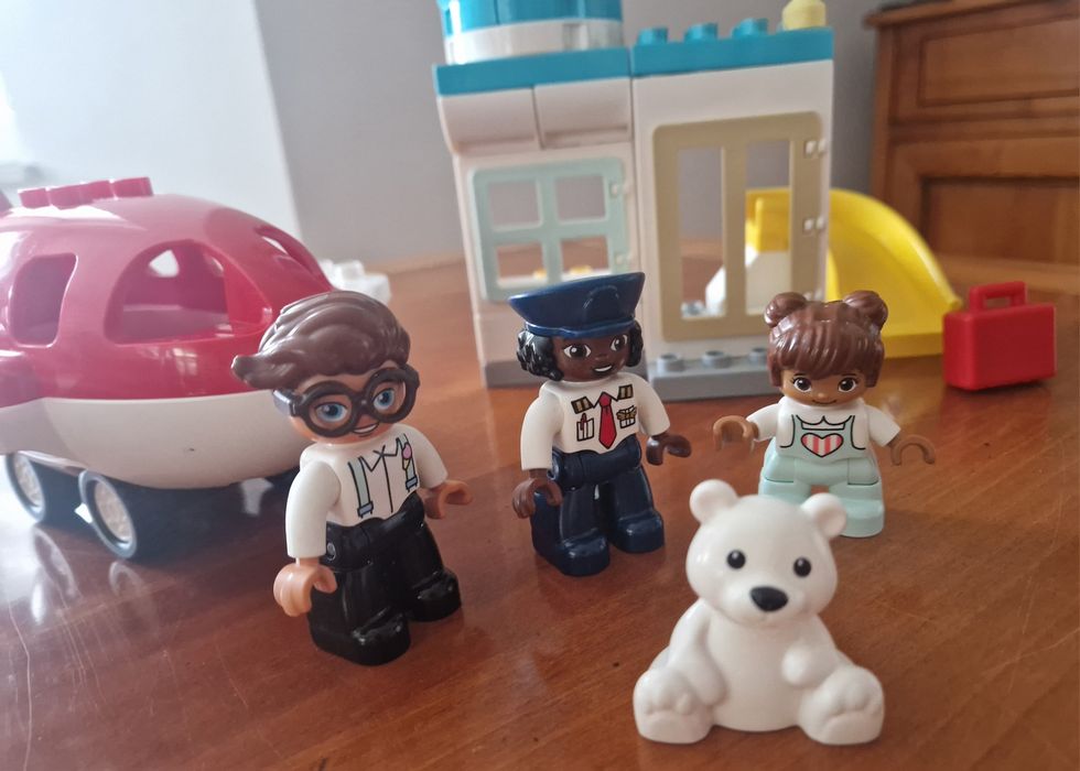 Lego Duplo Town - Avion si aeroport