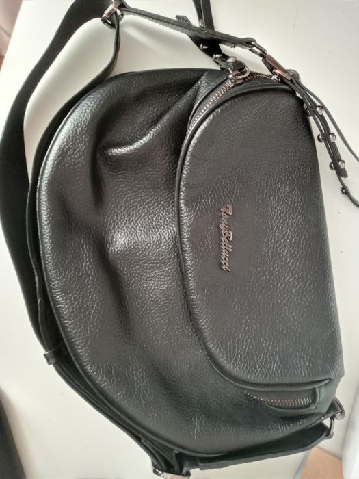 Две кожаные сумки.