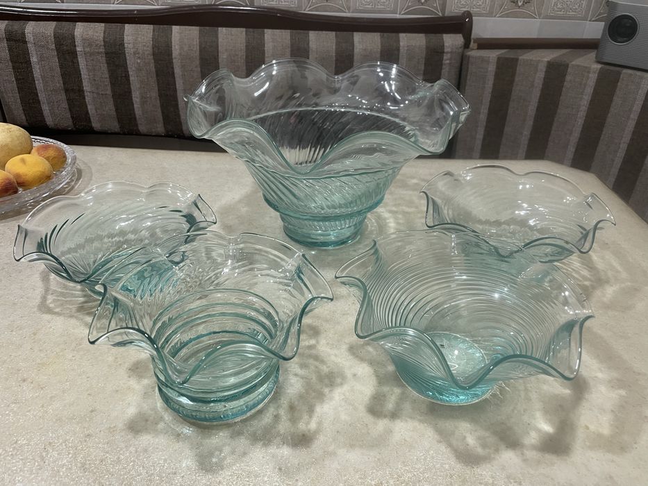 Продается набор из вазочек