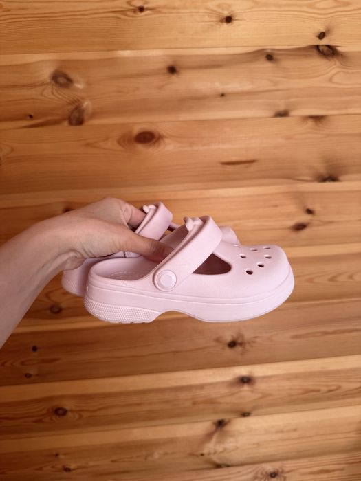 Сандали шлепки crocs