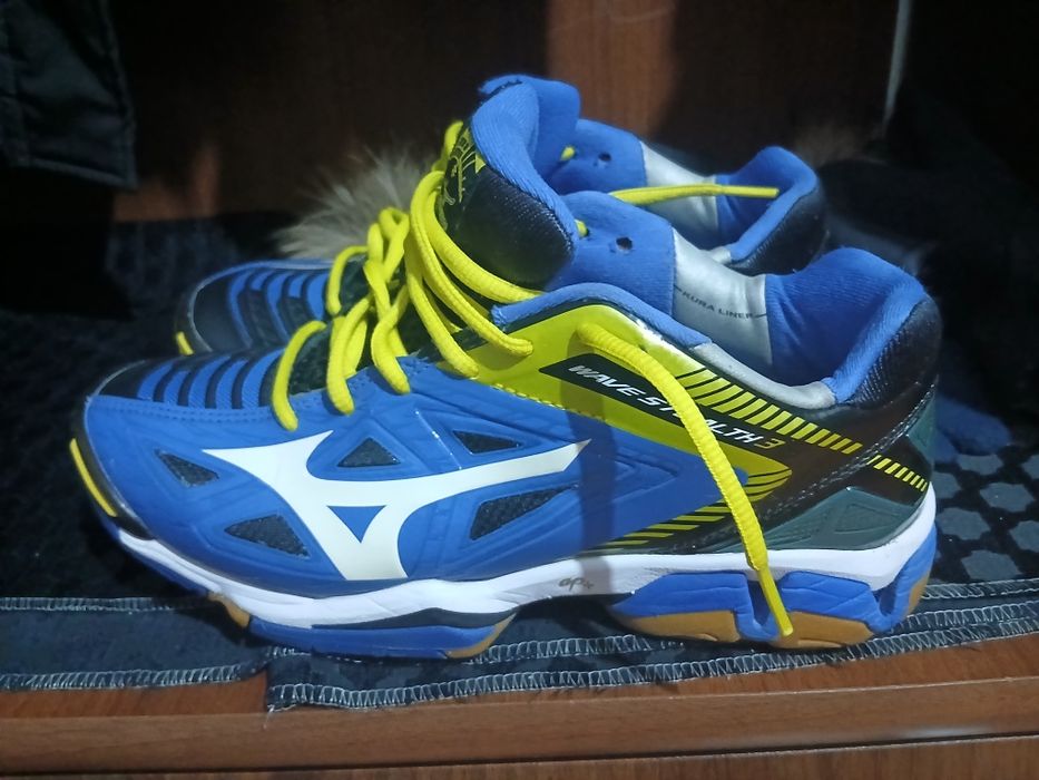 Продам кроссовки оригинальные МИЗУНА