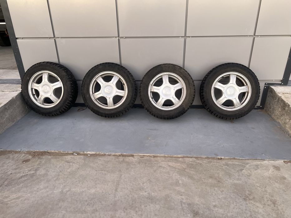 Продам зимнюю резину на статусах