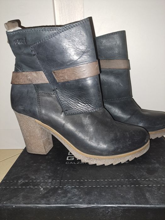 Дамски боти с ток