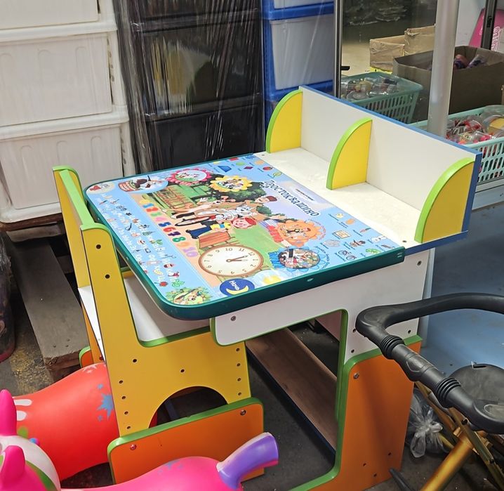 Школьная парта со стулом