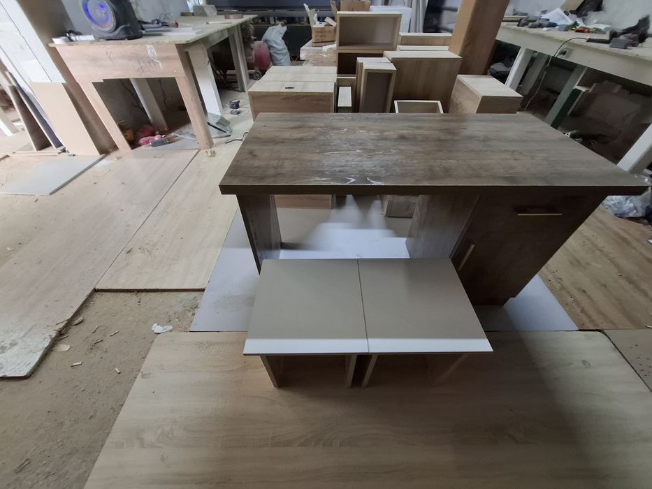 Парта для детей  с  2 табуреткам